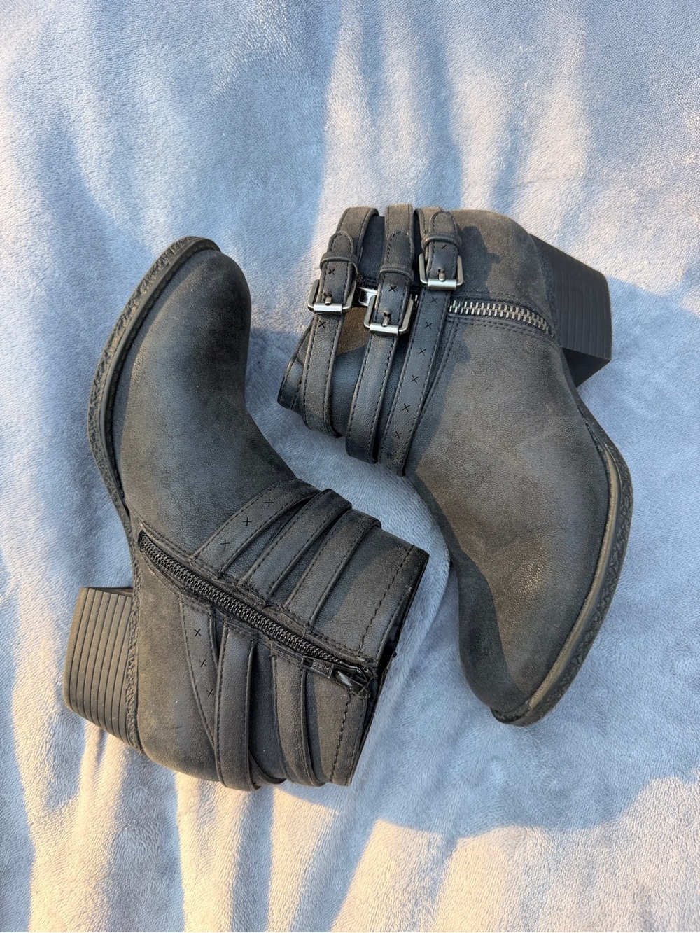 SONOMA Woman Ruler studded buckle strap black ankle booties size 6